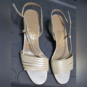 Ferragamo Italian chunky heel strappy sandals Champagne pearlescent sz 7 AA